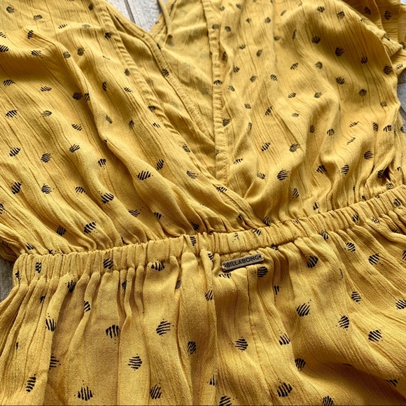 🔥🔥BILLABONG - RUFFLE SLEEVE ROMPER🔥🔥 - Picture 8 of 8